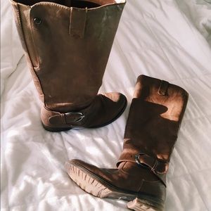 BROWN RIDING BOOTS